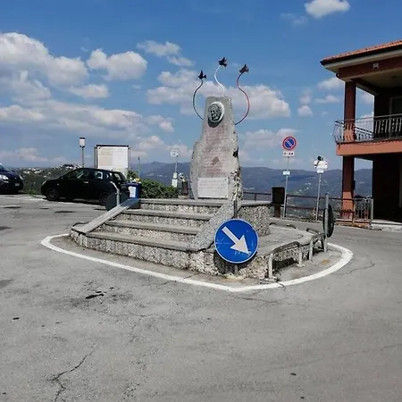La Casa Di Ale Ferienhaus Valeriano Lunense